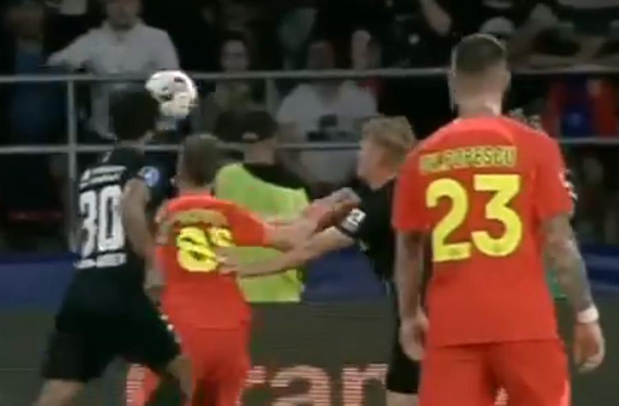 Djokovic, împins în careu Penalty neacordat!
