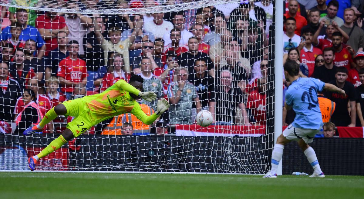 Manchester City câștigă în debutul stagiunii din Regat » „Cetățenii” și-au adjudecat Supercupa Angliei, după ce au învins-o pe United la penalty-uri