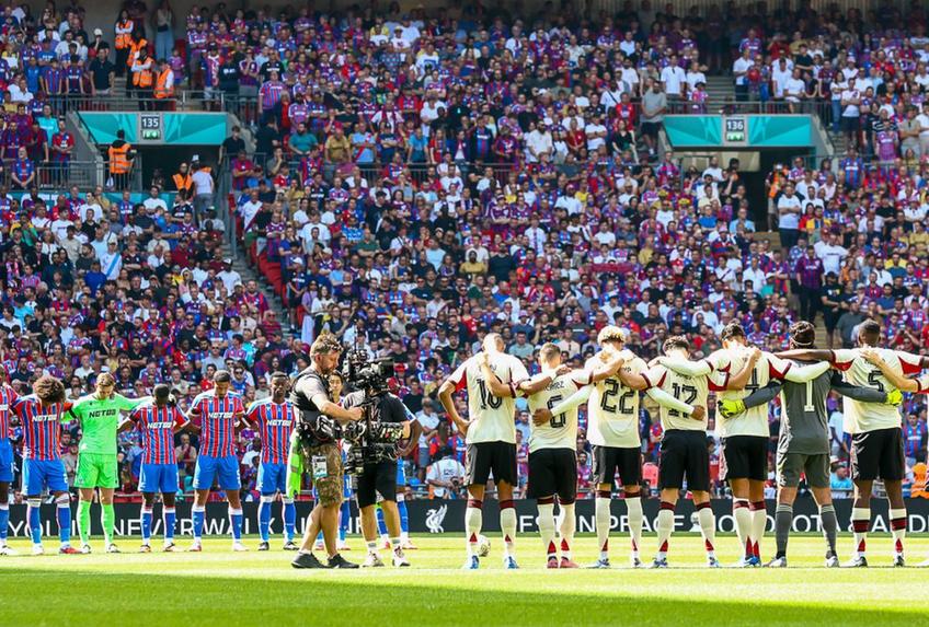 Suporterii lui Crystal Palace au avut un comportament scandalos în timpul momentului de reculegere pentru Diogo Jota și André Silva, înainte de Supercupa Angliei cu Liverpool/ foto: Imago Images