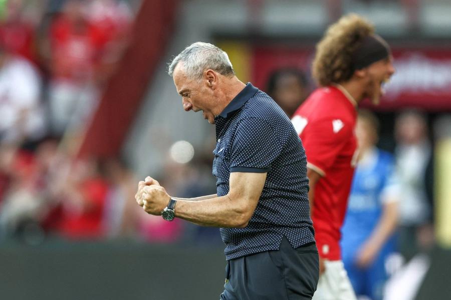 Mircea Rednic, în perioada în care o antrena pe Standard Liege // foto: Imago Mircea Rednic: „Încăpățânare! Asta este cea mai mare problemă la Dinamo”