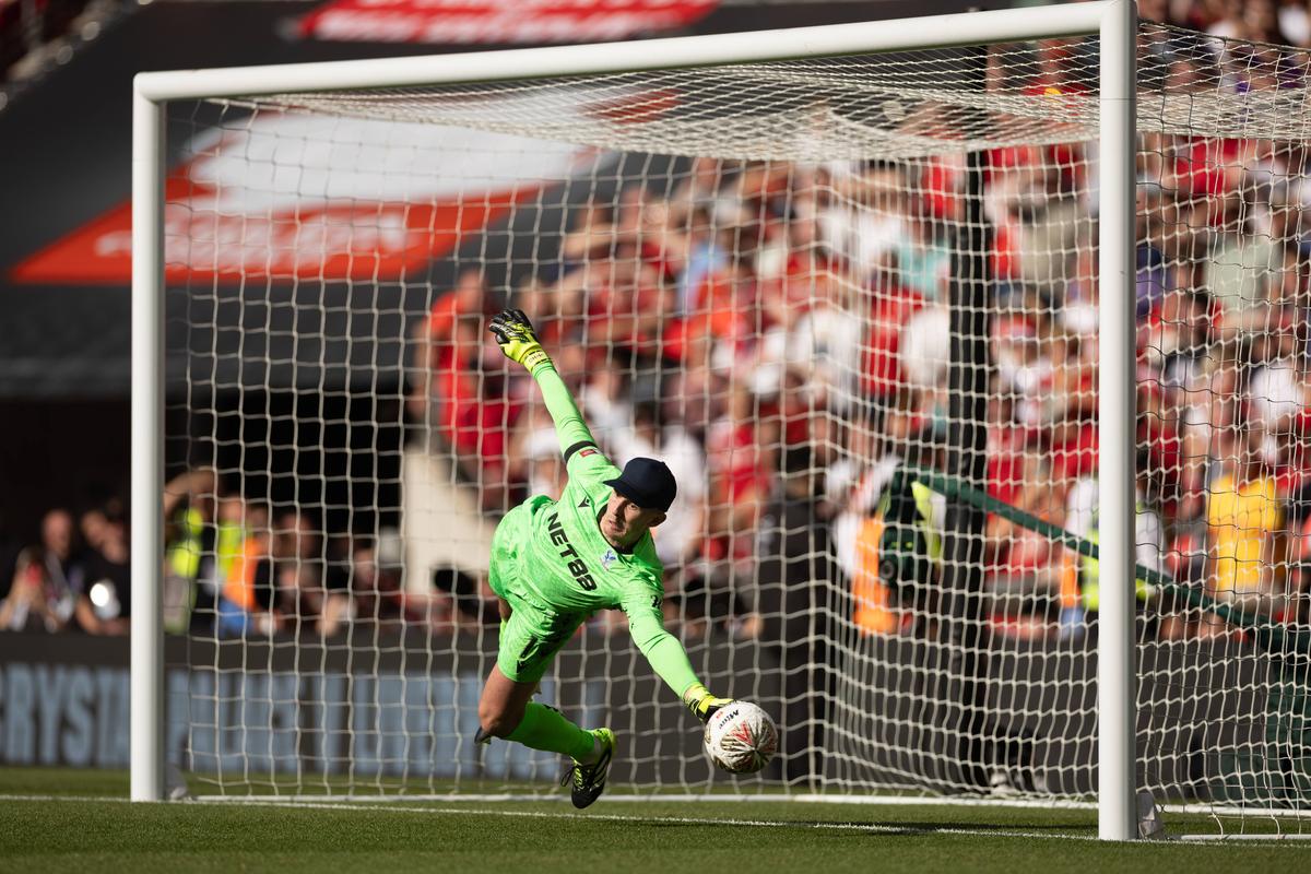 Secretul lui Dean Henderson era pitit în prosop: camerele TV au surprins detaliul prin care a răpus-o pe Liverpool