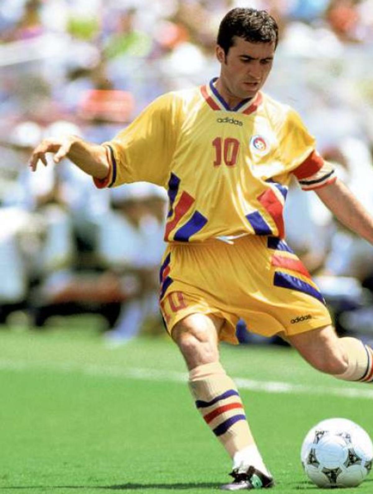 Gică Hagi, reportaj de șapte pagini în revista France Football