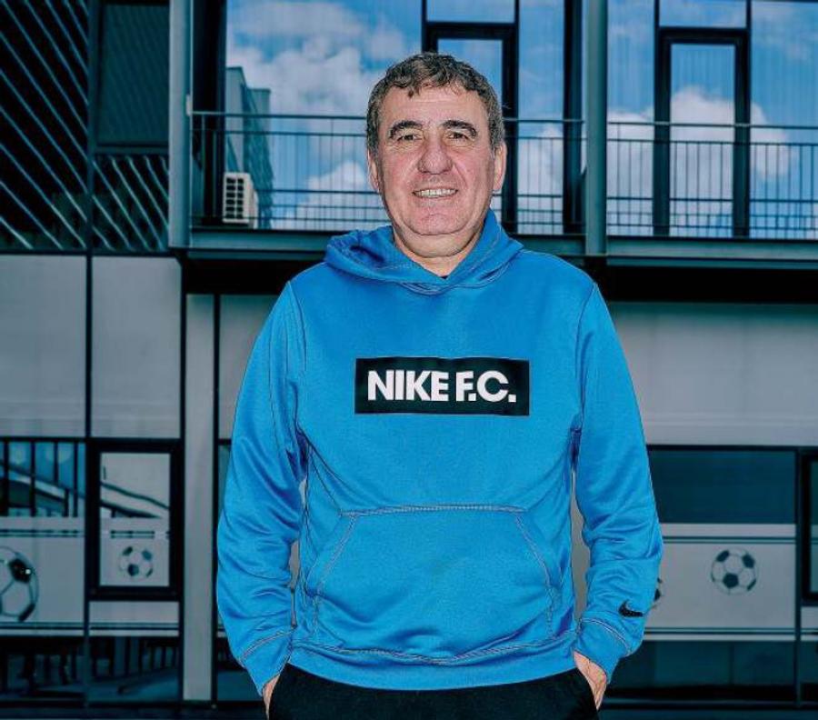 Gică Hagi, în fața Academiei pe care a construit-o la Ovidiu / Foto: France Football Gică Hagi, star în revista France Football! » „Am fost la două degete să-l înlocuiesc pe Maradona” + „Înaintea meciului cu Suedia, eu aveam Balonul de Aur”