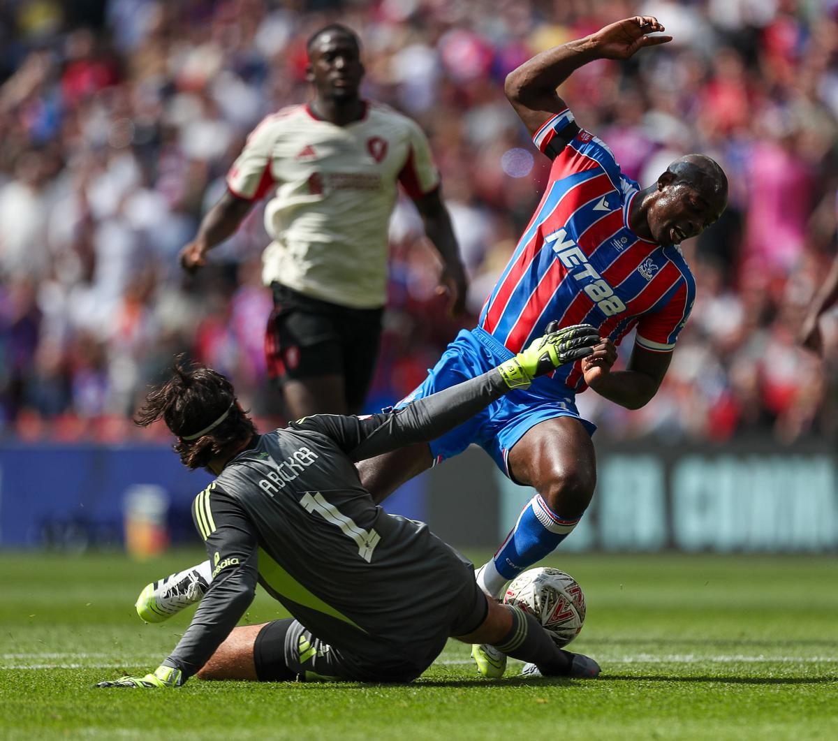 Eroul cu șapcă de pe Wembley » Crystal Palace a învins-o pe Liverpool la lovituri de pedeapsă în Supercupa Angliei. Henderson, magistral!