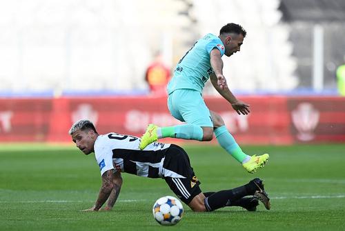 Alin Roman, în acțiune contra lui U Cluj // sursă foto: sportpictures.eu