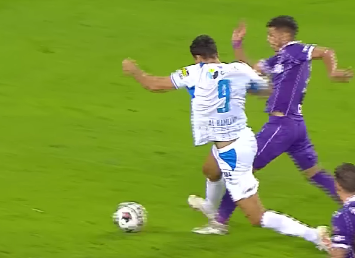 A fost penalty pentru olteni? Verdictul specialistului, la cea mai mare controversă din Craiova - FC Argeș: „În mod intenționat”