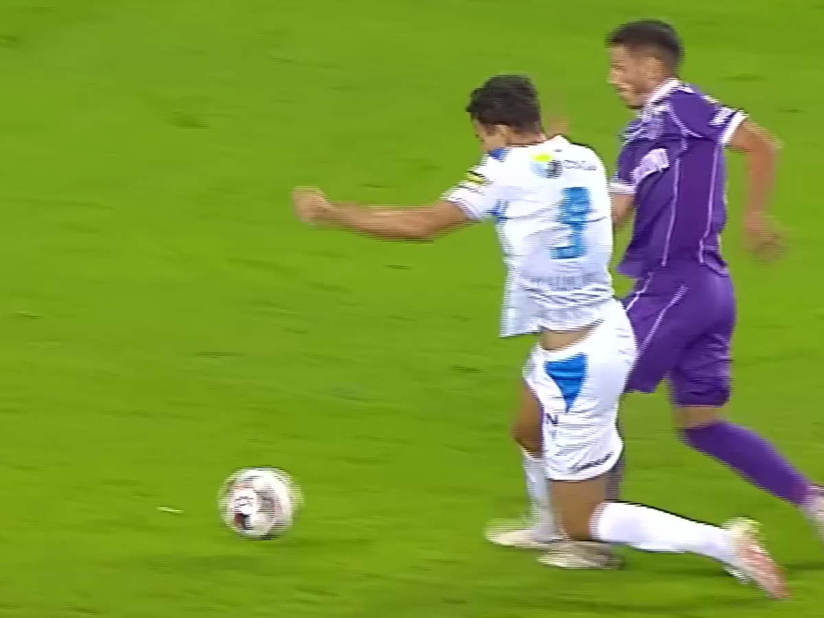 A fost penalty pentru olteni? Verdictul specialistului, la cea mai mare controversă din Craiova - FC Argeș: „În mod intenționat”