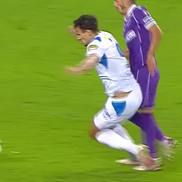Oltenii au cerut penalty în minutul 88, la un contact între Assad și Dorinel Oancea // foto: PrimaSport