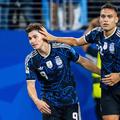 Julian Alvarez și Lautaro Martinez, concurenți pe postul de vârf la naționala Argentinei și acum rivali pentru un trasnfer la FC Barcelona / Foto: Imago
