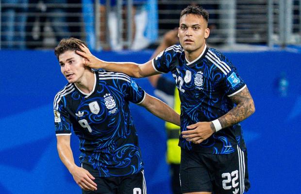 Amenințare pentru Cristi Chivu » Barcelona a pus ochii pe vedeta lui Inter: „Este planul B la Julian Alvarez”
