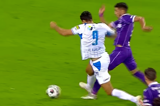 A fost penalty pentru olteni? Verdictul specialistului, la cea mai mare controversă din Craiova - FC Argeș: „În mod intenționat”