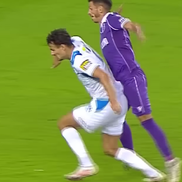 Oltenii au cerut penalty în minutul 88, la un contact între Assad și Dorinel Oancea // foto: PrimaSport