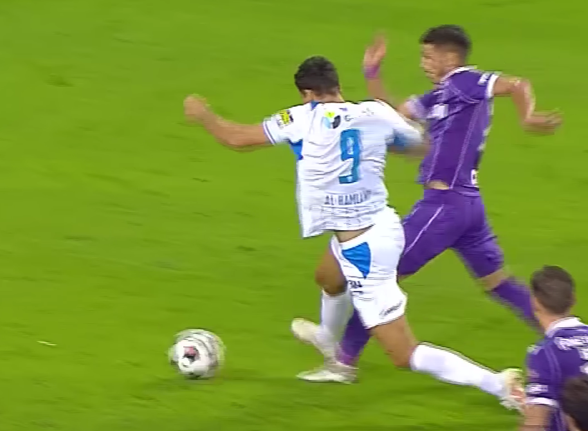 A fost penalty pentru olteni? Verdictul specialistului, la cea mai mare controversă din Craiova - FC Argeș: „În mod intenționat”