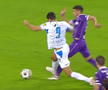 Oltenii au cerut penalty în minutul 88, la un contact între Assad și Dorinel Oancea // foto: PrimaSport
