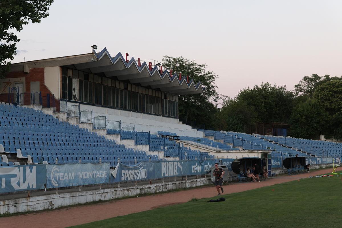 Paradoxul din sudul României: de 13 ani fără fotbal la nivel național, însă stadionul de 11.000 de locuri a fost modernizat pentru o echipă din alt oraș