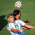 Facundo Medina (nr. 25), în duel cu Mikel Merino, în finala Cupei Mondiale 2026, Spania - Argentina 1-0 / Foto: Imago