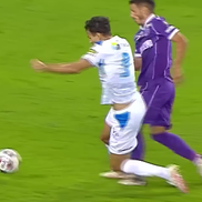 Oltenii au cerut penalty în minutul 88, la un contact între Assad și Dorinel Oancea // foto: PrimaSport