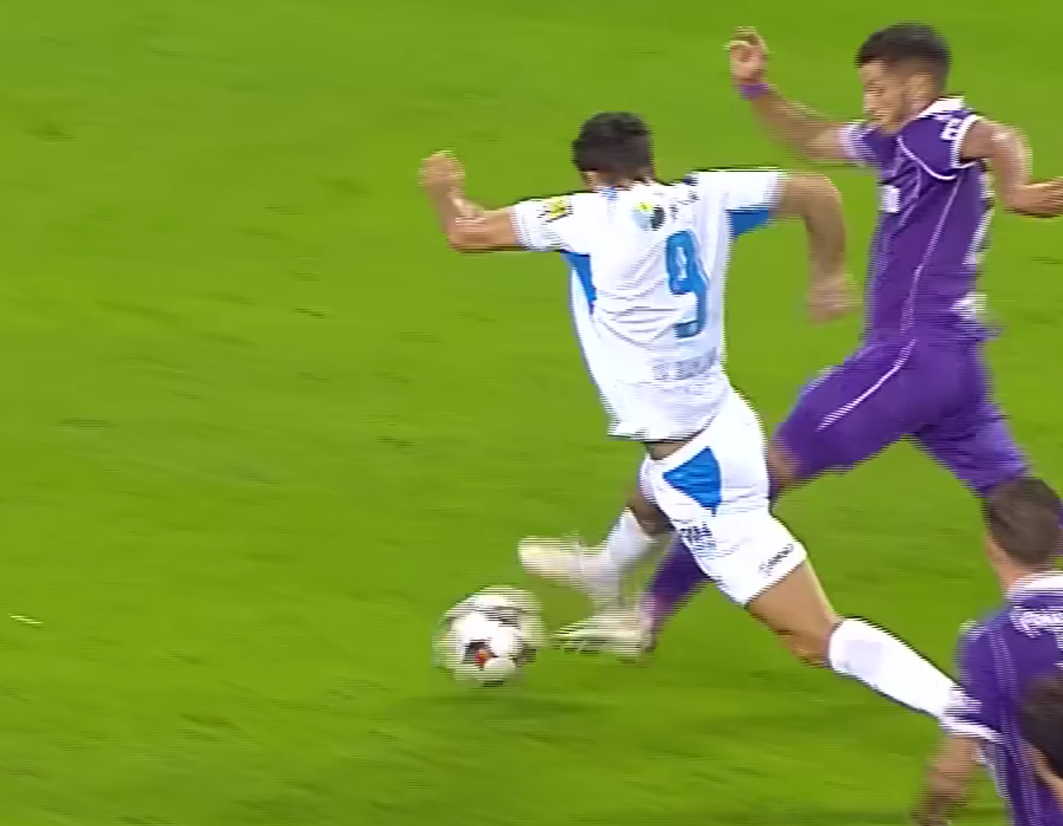 A fost penalty pentru olteni? Verdictul specialistului, la cea mai mare controversă din Craiova - FC Argeș: „În mod intenționat”