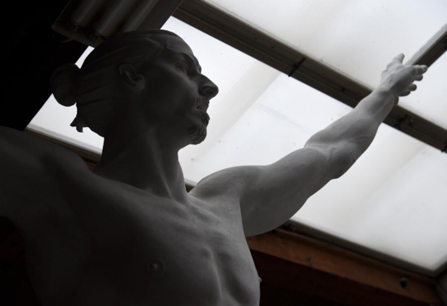 FOTO: Thelocal.se // Statuia lui Zlatan Ibrahimovic FOTO „În sfârșit”, îi ridică cineva statuie lui Zlatan Ibrahimovic! :D
