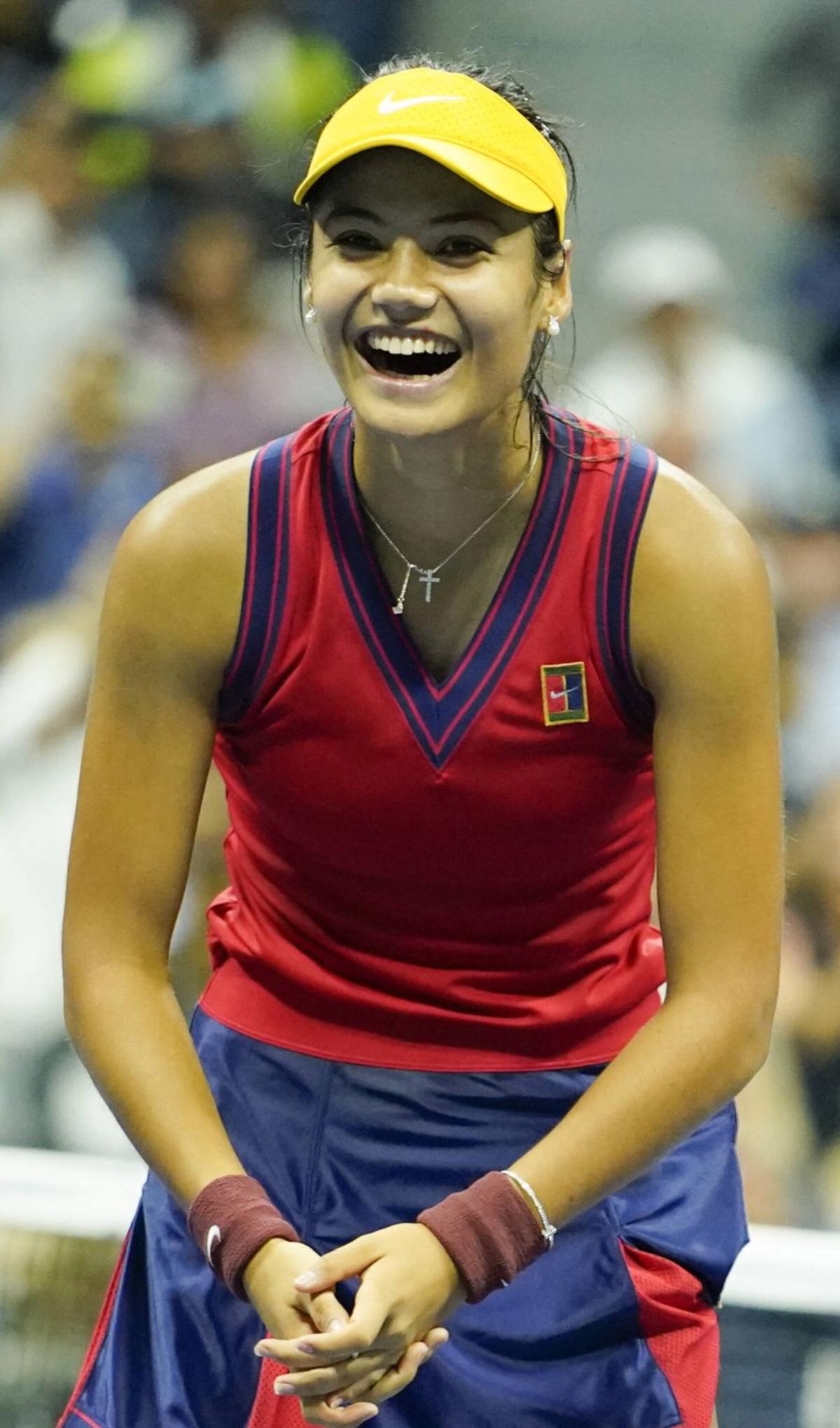 Emma Răducanu, urmărindu-l pe Carlos Alcaraz la ATP Queen's
