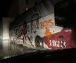 Au început șicanele! Autocarul Rapidului, vandalizat de ultrașii formaţiei FCU Craiova înaintea meciului direct