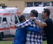 Scene de neînțeles la Hermannstadt - Petrolul! A sărit la arbitru după ce echipa sa a dat gol » Colegii s-au chinuit să-l țină în frâu