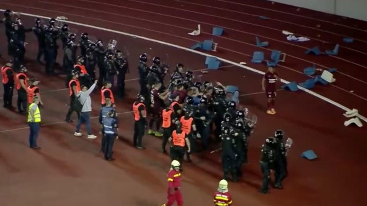„Scânteia” care a declanșat scandalul de la FCU Craiova - Rapid: totul a pornit de la un gest incredibil!