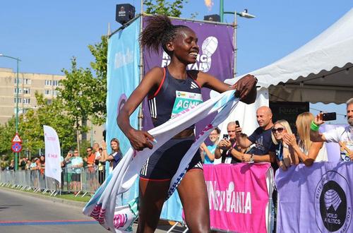Agnes Ngetich / FOTO: Facebook @Brașov Running Festival