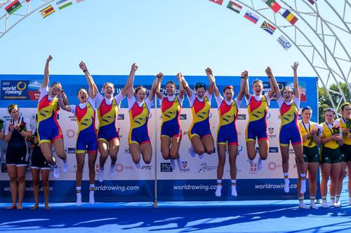 Bucuria de pe podium a fetelor de la 8 plus 1 la Campionatele Mondiale Foto Raed Krishan