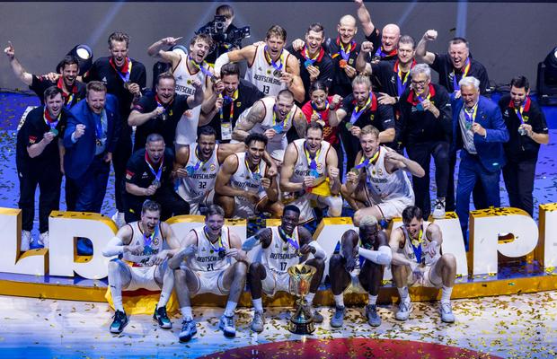 Germania uimește lumea baschetului și cucerește primul ei titlu mondial, după o finală memorabilă cu Serbia! » Spectacol total în „Mall of Asia”