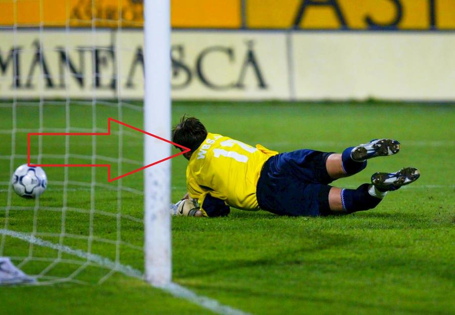 Marius Popa, portarul celor de la FC Național, cu WBS pe spate într-un meci cu Rapid 1-1, 27.08.2003 / foto: Arhiva GSP „Nadia, ești mega-campioană olimpică, NU-mi mai spăla vasele!” » Cristian Sima, povești colosale într-un interviu fără menajamente: „95% din Wall Street e pe cocaină, de la CEO la ultimul broker”