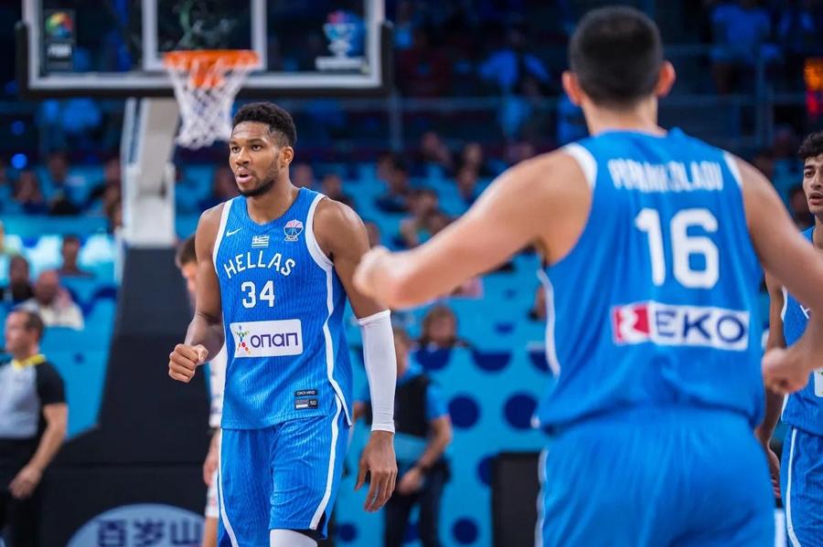 Giannis Antetokounmpo, MVP-ul Greciei la EuroBasket 2025/Foto: fiba.basketball David Popovici, pe aceeași listă cu vedetele NBA Nikola Jokic și Giannis Antetokounmpo, într-o anchetă celebră