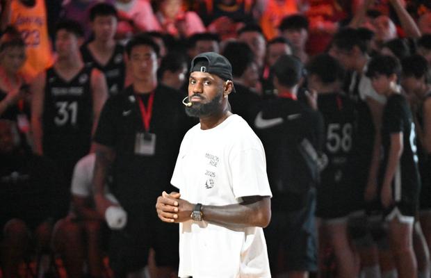 Superstarul LeBron James, în mijlocul unei controverse, după o vizită făcută în China și niște interviuri acordate jurnaliștilor asiatici