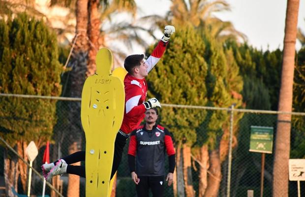 De la Dinamo, cedat definitiv în Liga 2 » O altă despărțire de ultimă oră în „haită”