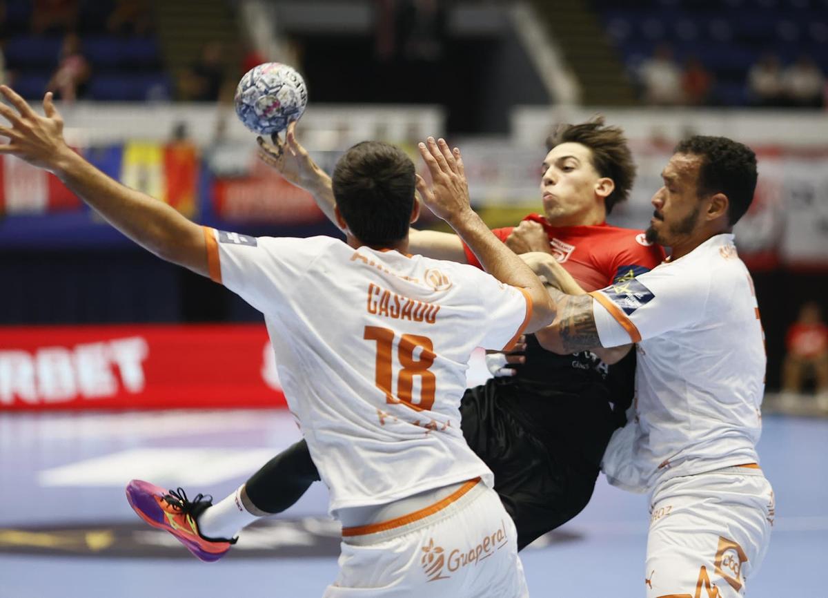 Dinamo cedează pe final, la Polivalentă, în fața lui Montpellier, la debutul în grupele Ligii Campionilor