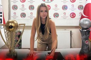 Moment istoric » O fostă fotbalistă de 22 de ani a fost numită antrenoare principală: „Această eră va fi de bun augur”