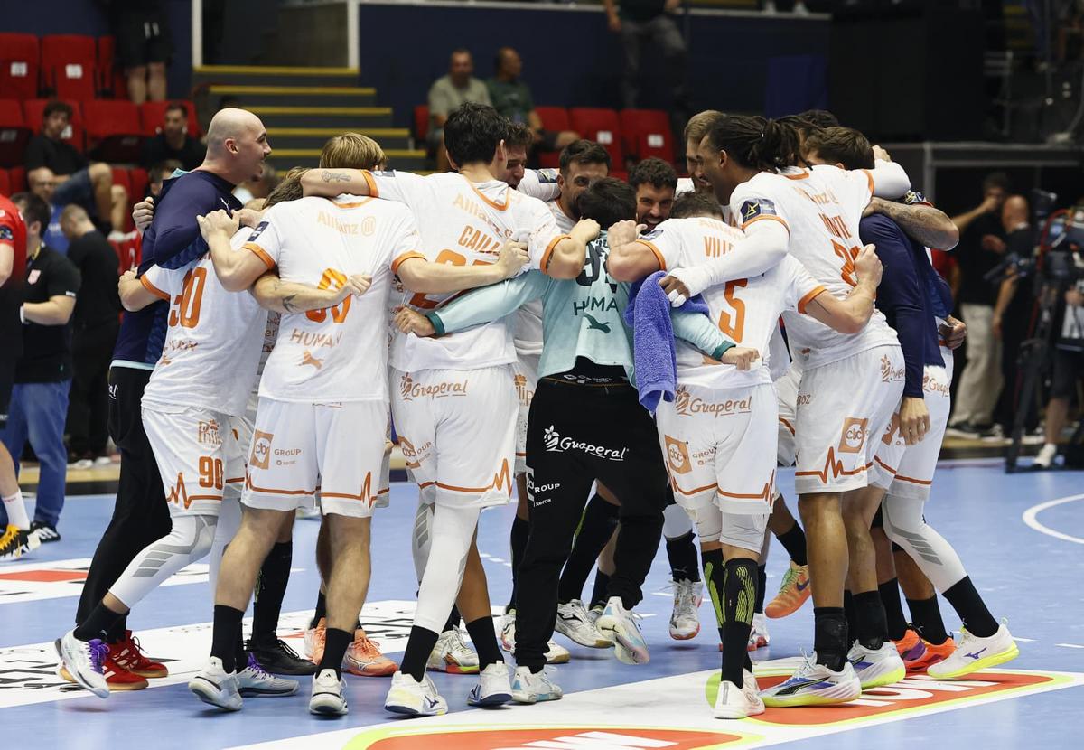 Dinamo cedează pe final, la Polivalentă, în fața lui Montpellier, la debutul în grupele Ligii Campionilor