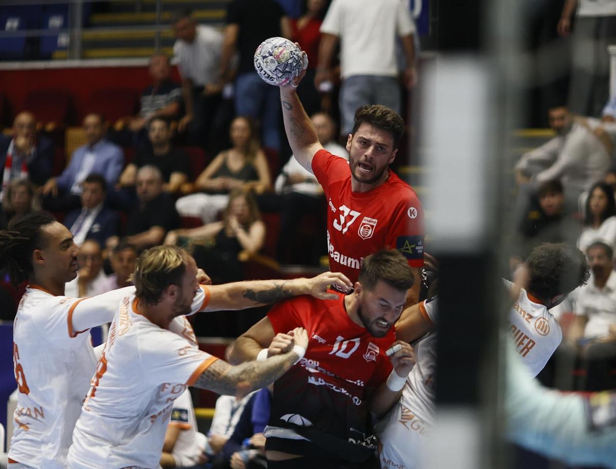 Dinamo cedează pe final, la Polivalentă, în fața lui Montpellier, la debutul în grupele Ligii Campionilor
