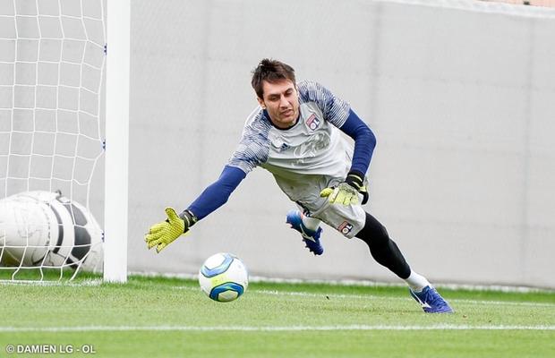 Tătărușanu și colegii săi, aproape să fie linșați de suporteri! » Cum au scăpat fotbaliștii