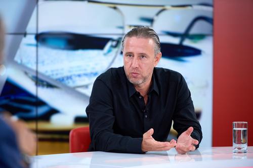 Laurențiu Reghecampf (45 de ani) a explicat, în direct la emisiunea „Prietenii lui Ovidiu”, de ce fotbaliștii români nu își pot face loc în echipa pe care o antrenează acum în Emiratele Arabe Unite, Al Wasl.