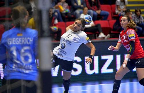 Vipers Kristiansand, campioana Norvegiei, și CSM București, se înfruntă astăzi, de la ora 19:00, în grupele Ligii Campionilor la handbal feminin.