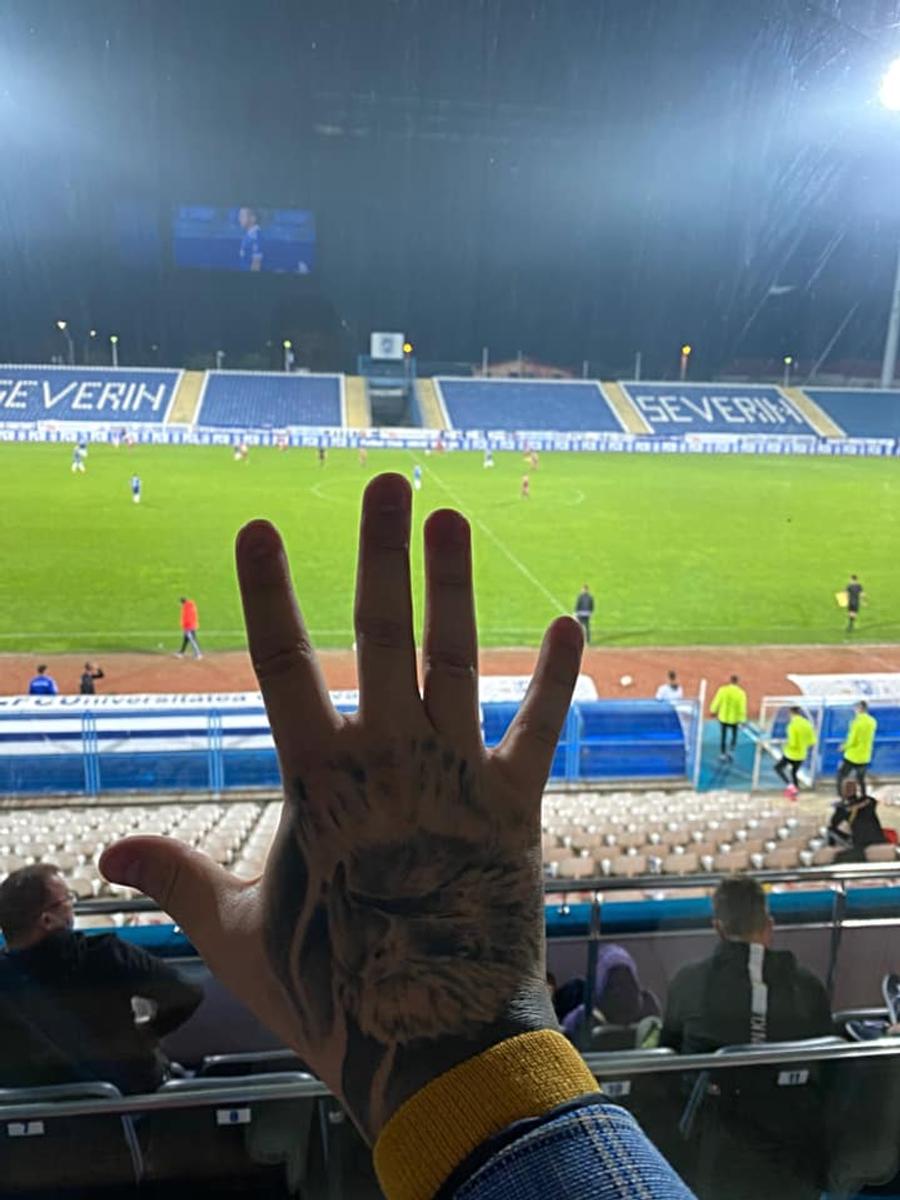 FC U CRAIOVA 1948 - RAPID 5-0. Cum au sărbătorit oltenii în vestiar: „Cine e pe primul loc? Știința e!” + „Manita” ironică a lui Mititelu Jr.