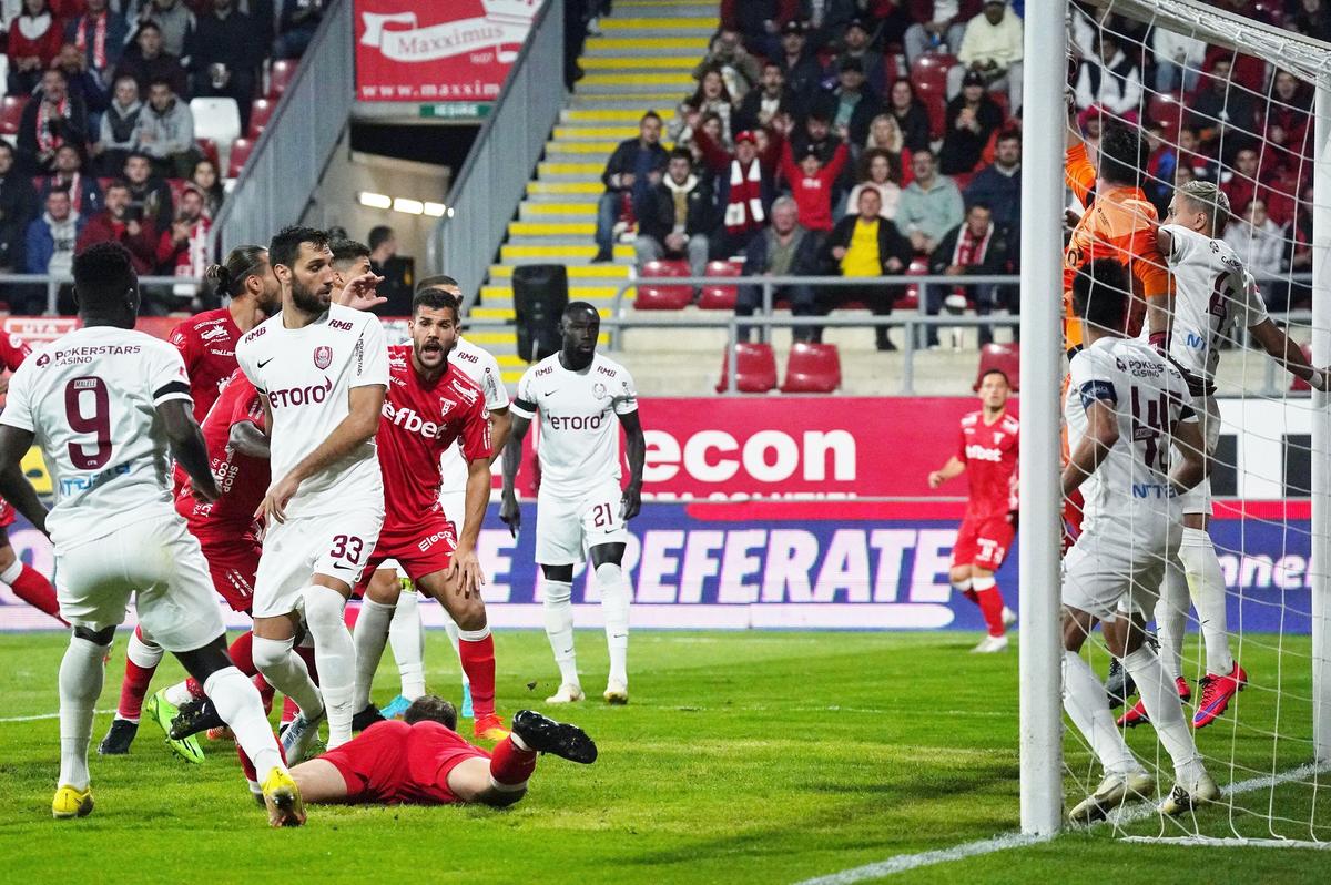 Dan Petrescu, „săgeți” către UTA: „Au stat 10 minute pe jos în final! Preferam să jucăm prost și să câștigăm”