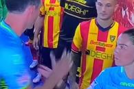 Gest controversat în Serie A » Ce a pățit arbitrul care a refuzat să o salute pe asistenta lui înaintea partidei: „E surprinzător că se vorbește de sexism”
