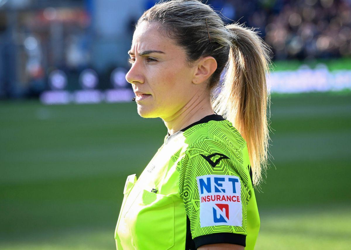 Gest controversat în Serie A » Ce a pățit arbitrul care a refuzat să o salute pe asistenta lui înaintea partidei: „E surprinzător că se vorbește de sexism”