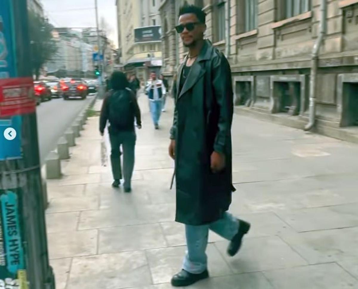 Siyabonga Ngezana pe străzile din București