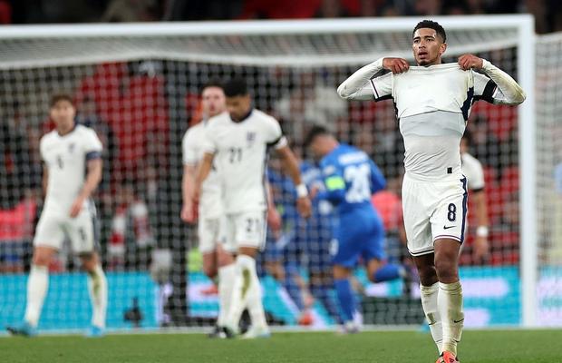 Liga Națiunilor: Anglia s-a făcut de râs pe Wembley cu Grecia + Italia s-a prăbușit de la 2-0 cu Belgia, în 10 oameni. Toate rezultatele serii