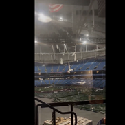Acoperișul stadionului formației Tampa Bay Rays, distrus de Uraganul Milton, foto: X