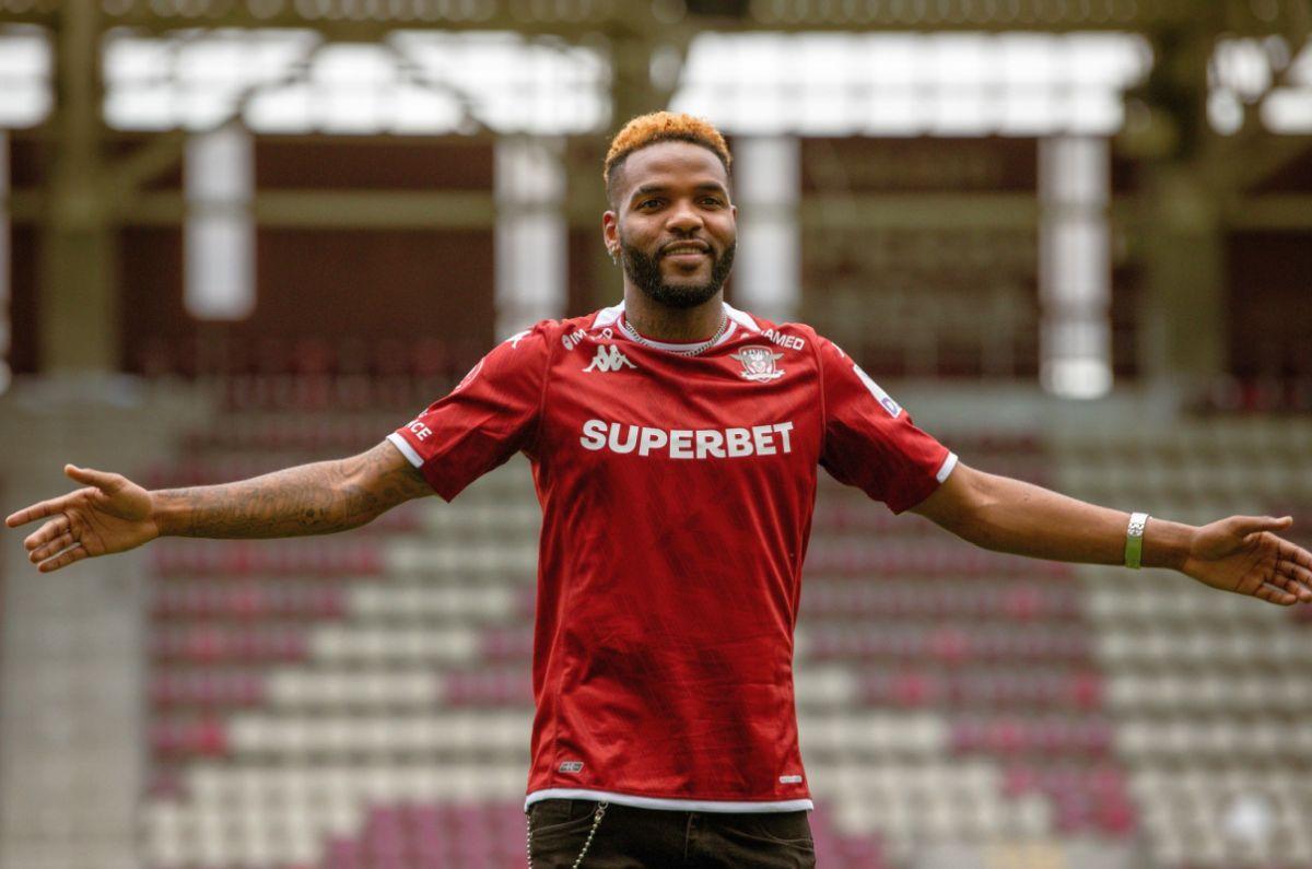 A venit decizia FIFA: Boupendza poate juca pentru Rapid! Verdictul în litigiul cu Zamalek