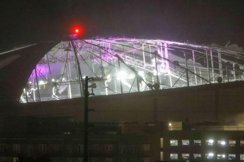 Acoperișul stadionului formației Tampa Bay Rays, luat de uragan, foto: Imago Images